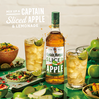 Captain Morgan Sliced Apple & Lemonade cocktail with bottle